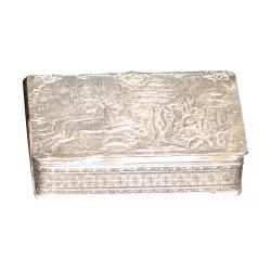серебряная шкатулка (154 г) с позолоченным интерьером, украшенная…